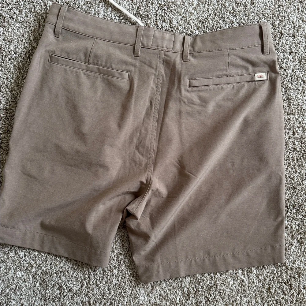 Faherty All Day Shorts Men’s Khaki Hybrid Chino Shorts Size 33